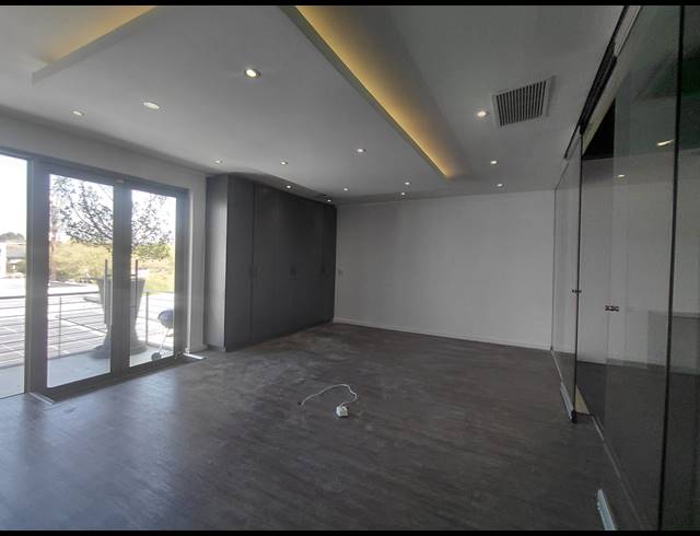287M² OFFICE TO LET IN MAGALIESSIG